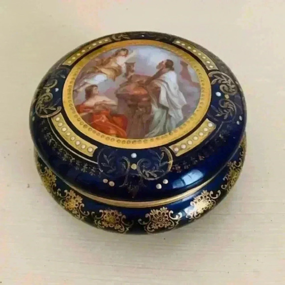 Vintage Trinket Box - Picture 2 of 4